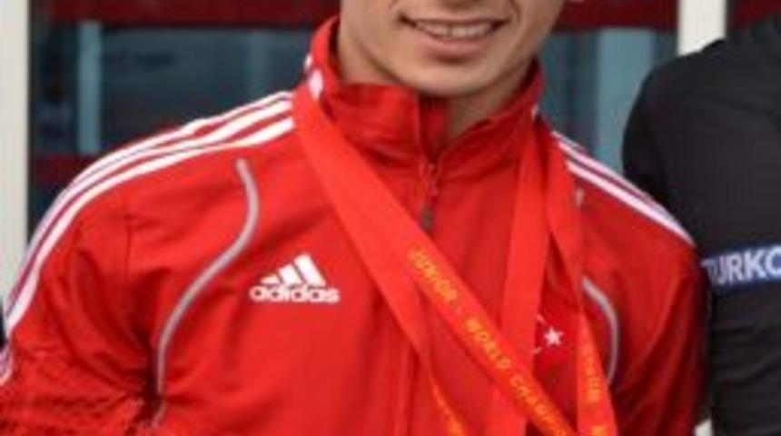 Halter Şampiyonu Muharrem Şahin&rsquo;e Coşkulu Karşılama