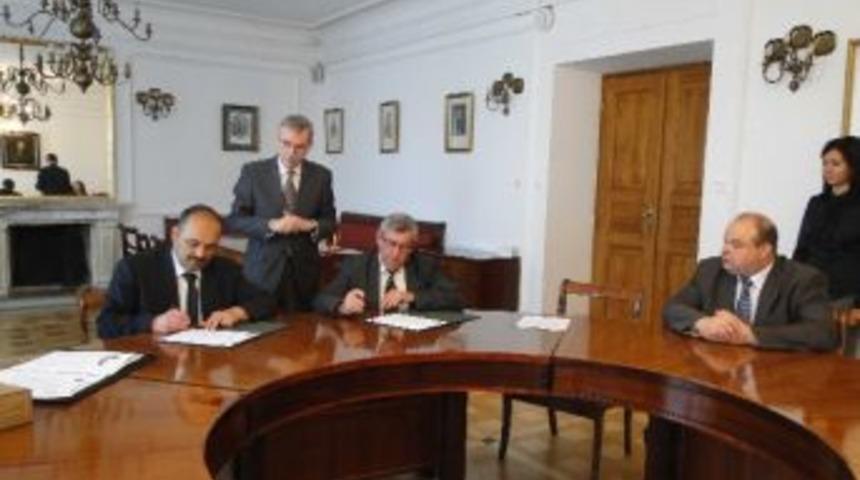 K&uuml; İle Varşova Yaşam Bilimleri &Uuml;niversitesi Protokol İmzaladı