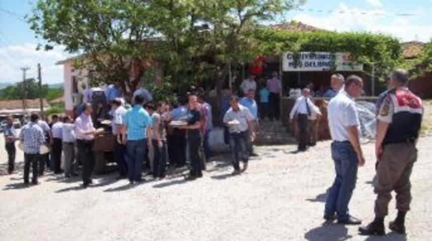 Hurma K&ouml;y&uuml;nde Hayır Yemeği D&uuml;zenlendi