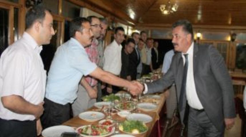 Toroslar &Ccedil;alışanları Başkan Tuna&rsquo;ya Yemekle Teşekk&uuml;r Etti
