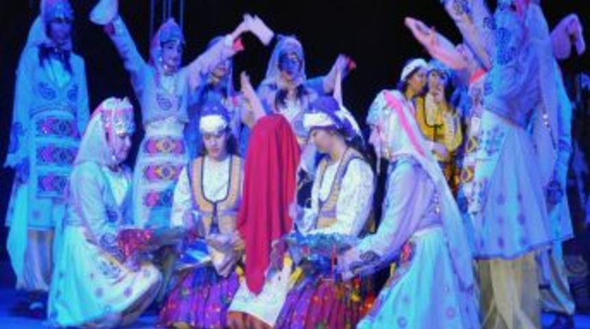 Halk Oyunları Ekiplerinden 'Adımların Yankısı'