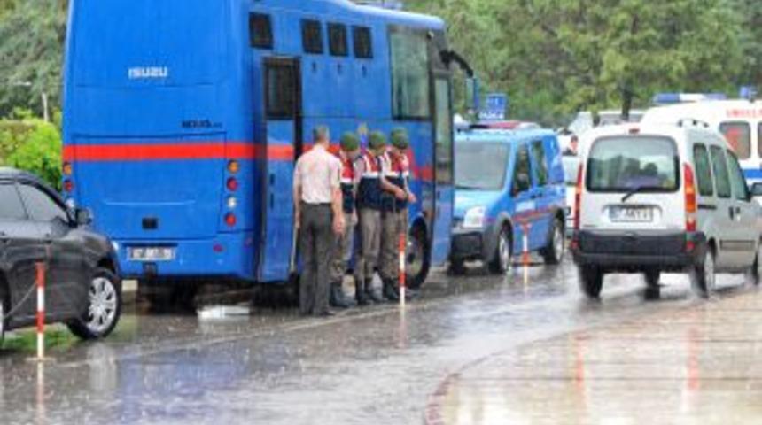 Elleri Kelep&ccedil;eli Firar Eden &Ouml;rg&uuml;t &Uuml;yesi Mahkum Bulunamadı