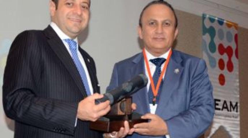 Bağış: Valilerin Yer Değiştirmesi Kardeşlik Duygularını G&uuml;&ccedil;lendirmenin Tezah&uuml;r&uuml;