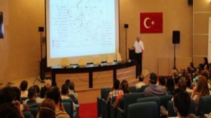 D&uuml;nyaca &Uuml;nl&uuml; İsko&ccedil; Fizik&ccedil;i Sel&ccedil;uk&rsquo;ta