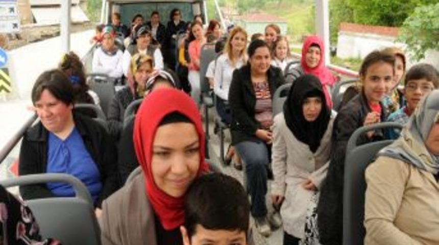 Engelli &Ccedil;ocuklar Aileleriyle G&ouml;n&uuml;llerince Eğlendi