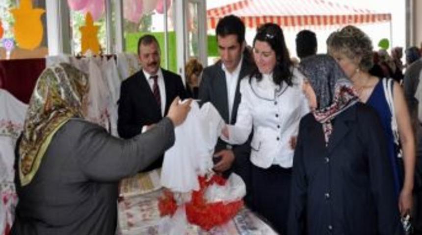 Eğitim G&ouml;n&uuml;ll&uuml;lerinden Kermes