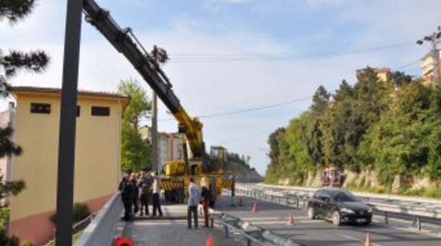 Erdemyuva &Uuml;st Ge&ccedil;idinin Ayakları Monte Ediliyor