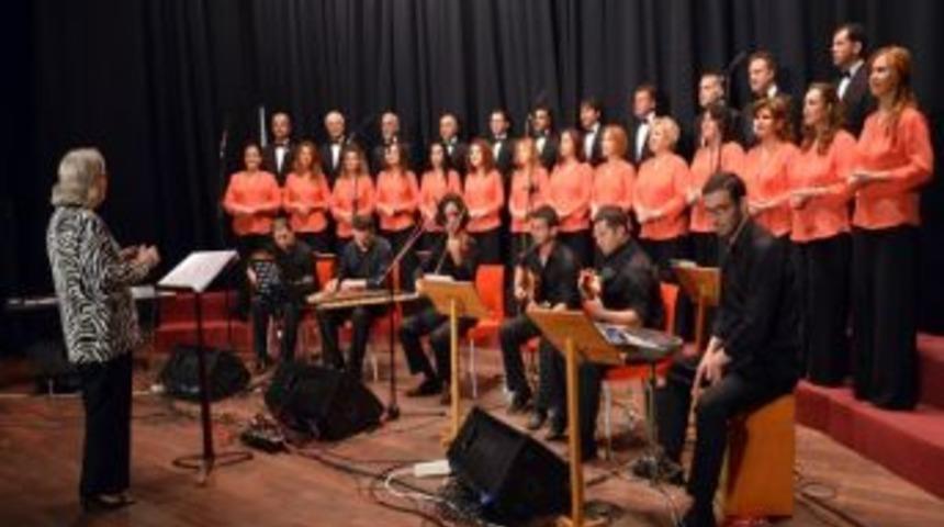 T&uuml;rk Sanat M&uuml;ziği Korosundan Annelere &Ouml;zel Konser