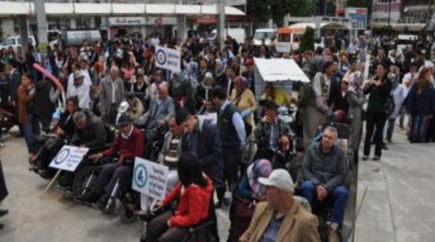 Engelliler Haftası Y&uuml;r&uuml;y&uuml;ş&uuml;