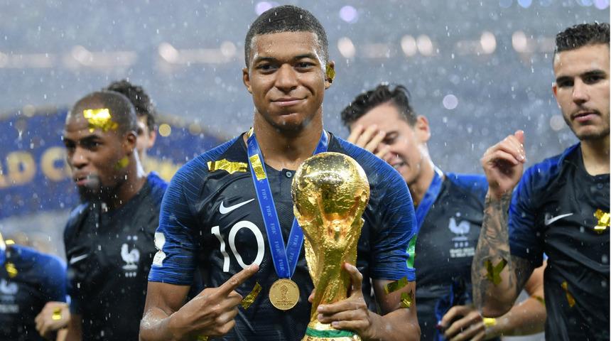 Kylian Mbappe: PSG'de kalacağım