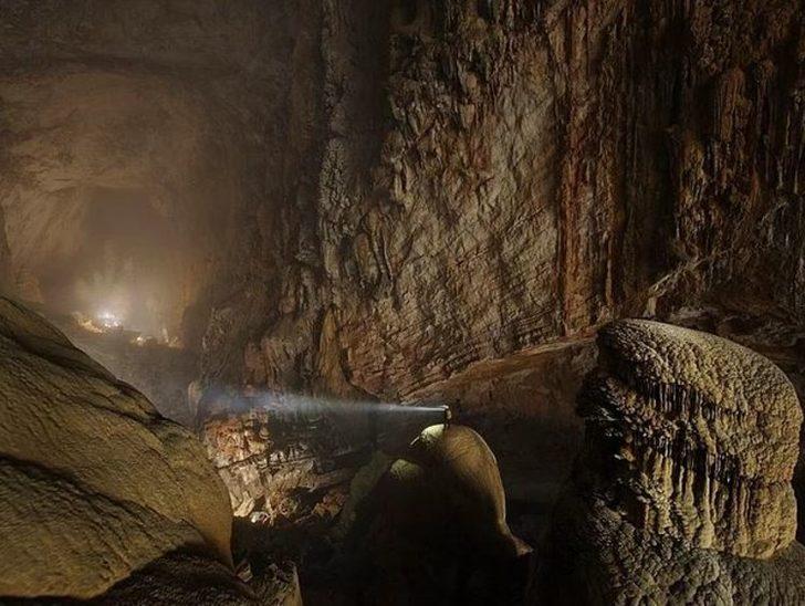 Kayalıkları dolaşırken fark ettiği deliğin içinden çıkanlara inanamadı! G3