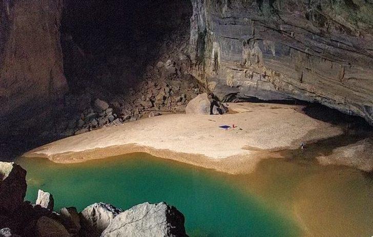 Kayalıkları dolaşırken fark ettiği deliğin içinden çıkanlara inanamadı! G4