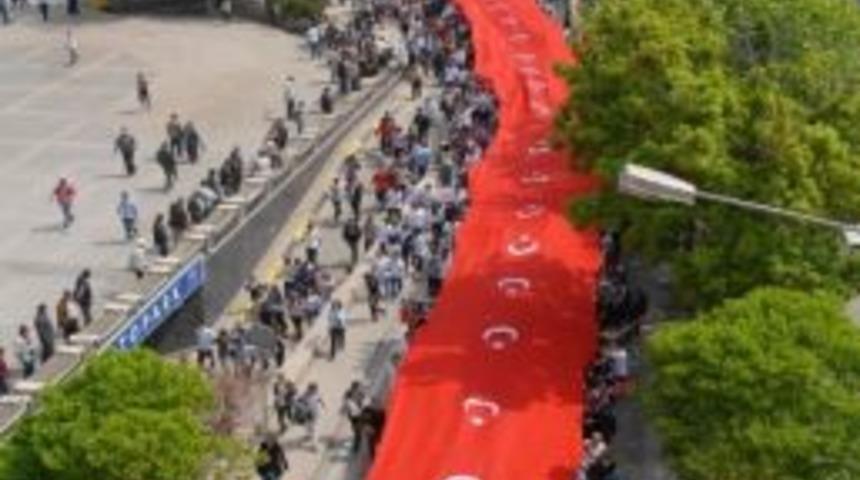 1919 Metrelik Bayrakla Gençlik Yürüyüşü