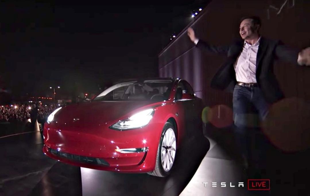 &Ccedil;ılgın iş adamı Elon Musk'ın g&ouml;z bebeği saniyeler i&ccedil;inde bu hale geldi!