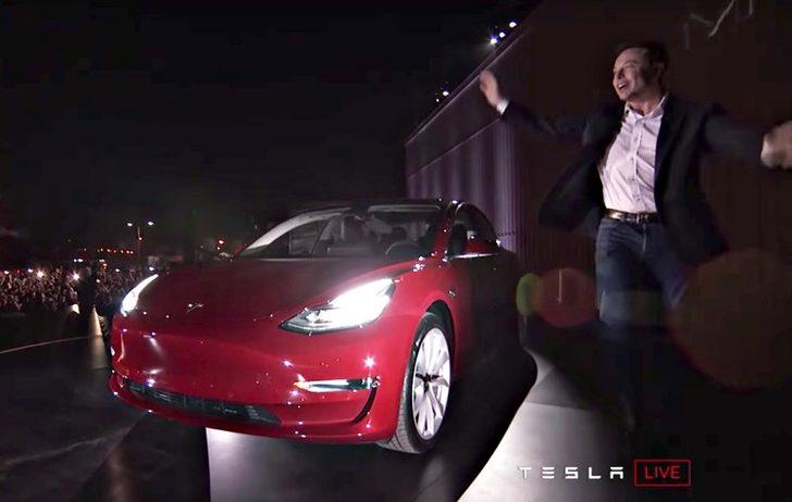 Çılgın iş adamı Elon Musk'ın göz bebeği saniyeler içinde bu hale geldi! G1