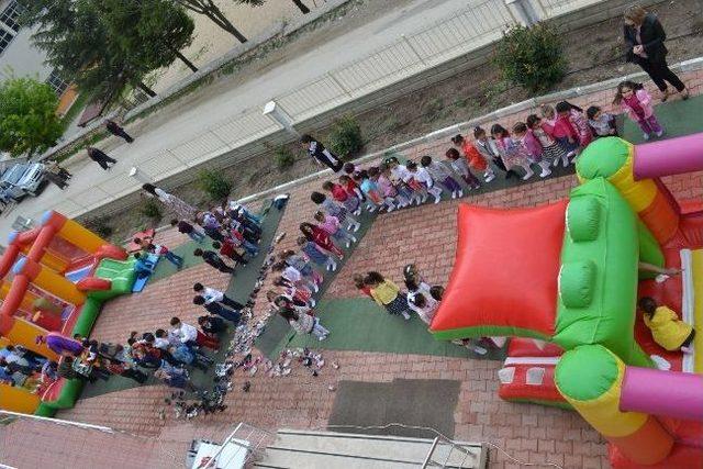 Okul Öncesi Şenliklerde Minikler Gönüllerince Eğlendi