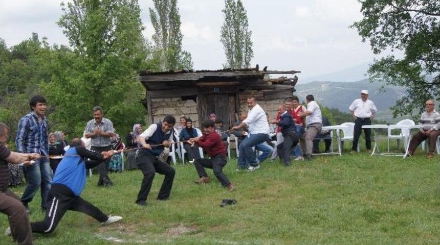 Hem Hıdrellezi, Hem De Anneler G&uuml;n&uuml;n&uuml; Kutladılar