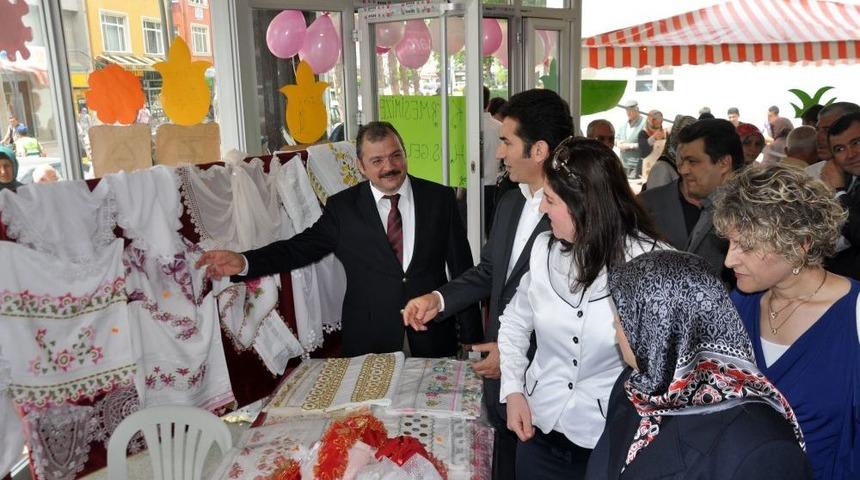 Gönen Eğitim Gönüllüleri Derneği'nin Kermesi Dualarla Açıldı