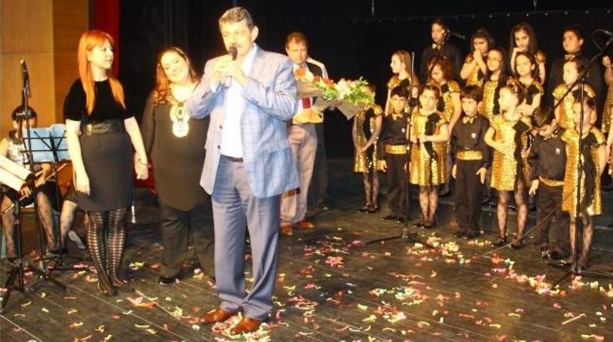 &Ccedil;ocuk Korosundan Konser