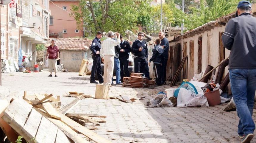 K&ouml;m&uuml;rl&uuml;kte Bulunan Sandık Dolusu Dinamit Lokumu Paniğe Sebep Oldu