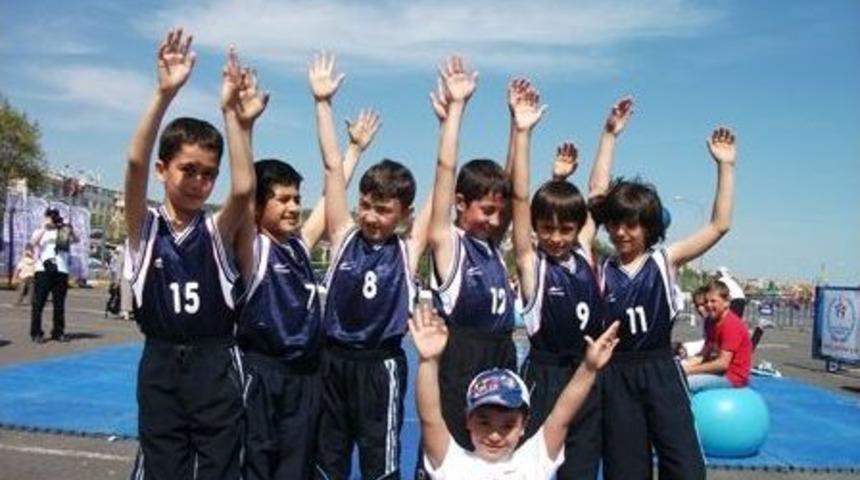 &Ouml;ğrencilerin Jimnastik G&ouml;sterisi Beğeni Topladı