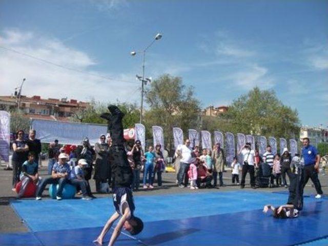 Öğrencilerin Jimnastik Gösterisi Beğeni Topladı