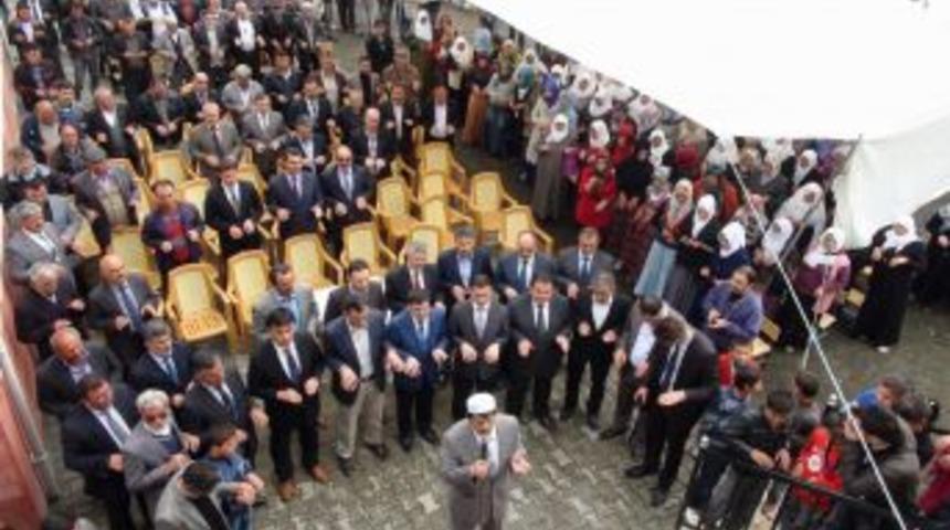 Yozgatlı &Ccedil;ift&ccedil;iler Ş&uuml;k&uuml;r Duasına &Ccedil;ıktı