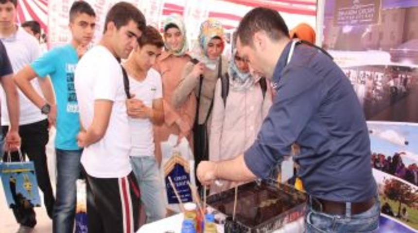 Ağrı İ.&Ccedil; &Uuml;niversitesi Şanlıurfa&rsquo;daki &Uuml;niversite Tanıtım Fuarına Katıldı