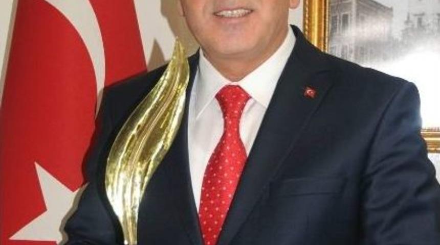 Balıkesir Belediye Başkanı İsmail Ok'a, "yılın İl Belediye Başkanı" Ödülü Verildi