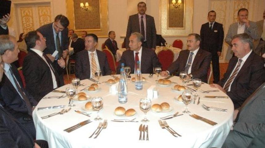 Bakan Eroğlu, Sapanca&rsquo;ya S&uuml;s Bitkileri Borsası Kurulacağını A&ccedil;ıkladı