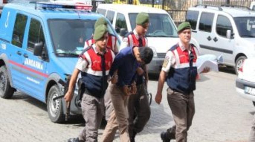 İ&ccedil; &Ccedil;amaşırı Arasında 2 Kilo Esrar Saklayan Ş&uuml;pheli Serbest