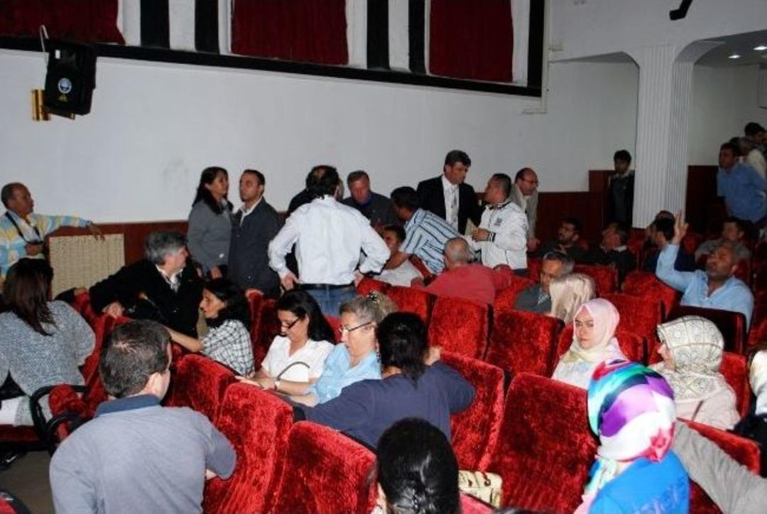 Akil İnsan Abdurrahman Dilipak&rsquo;ın Konferansında Olaylar &Ccedil;ıktı