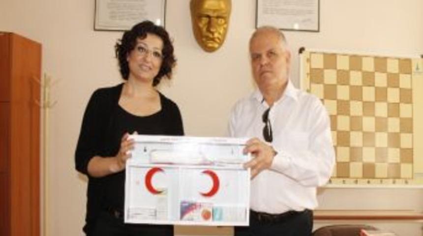 Sel&ccedil;uk'taki Okullara Ecza Dolabı