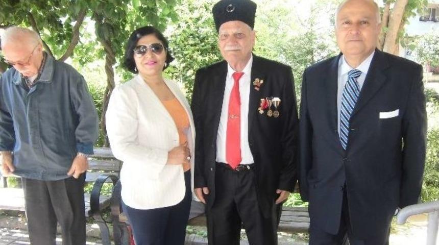 Selçuk Kaymakamı Boyacı, Anneler Günü'nü Huzurevinde Kutladı