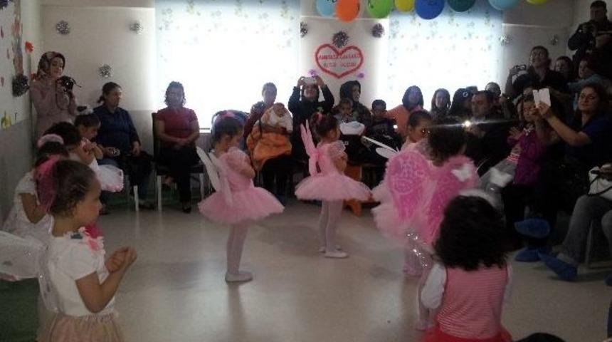 Miniklerden Anneler G&uuml;n&uuml; Kutlaması