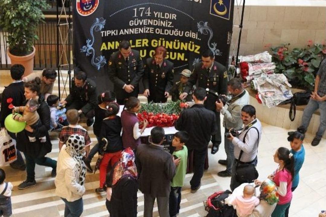 Jandarmadan "&ccedil;ifte" Kutlama