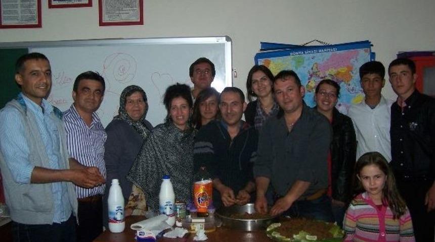 Kursiyerlerden Sazlı S&ouml;zl&uuml; &Ccedil;iğ K&ouml;fte Partisi