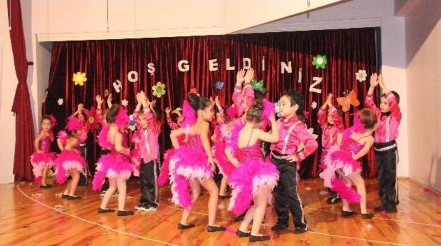 Erkan'lı Miniklerin İlk Mezuniyet Coşkusu