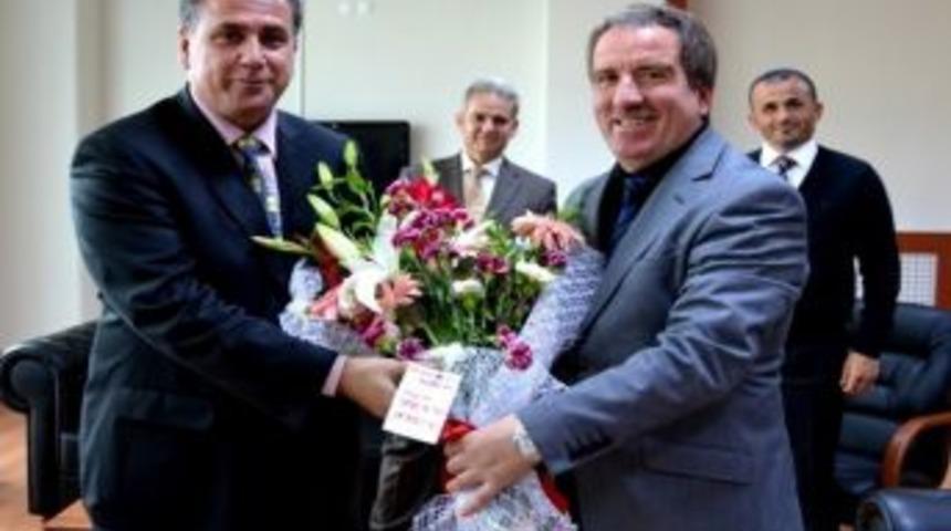 İletişim Fak&uuml;ltesi&rsquo;nde Devir Teslim T&ouml;reni Yapıldı