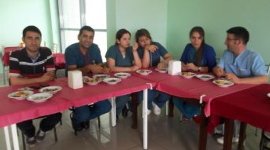 Silopi'de Hemşireler Haftası'na Pastalı Kutlama