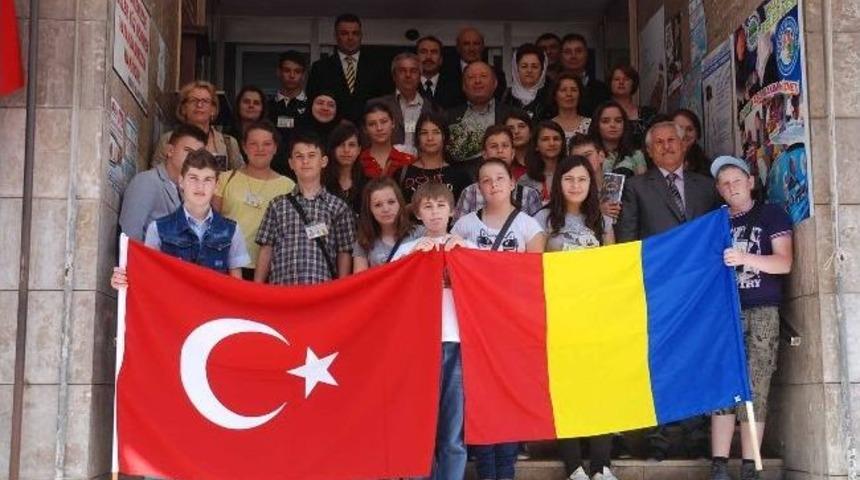 Romanyalı &Ouml;ğrenciler Kadirli Belediyesini Ziyaret Etti