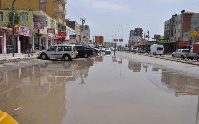 Karayolundaki Çukurlara Sürücülerden Tepki