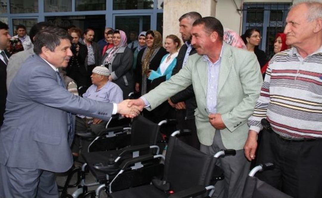 Kula'da Engellilere Toplam 161 Ak&uuml;l&uuml; Araba Dağıtıldı