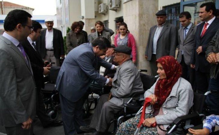 Kula'da Engellilere Toplam 161 Akülü Araba Dağıtıldı G5