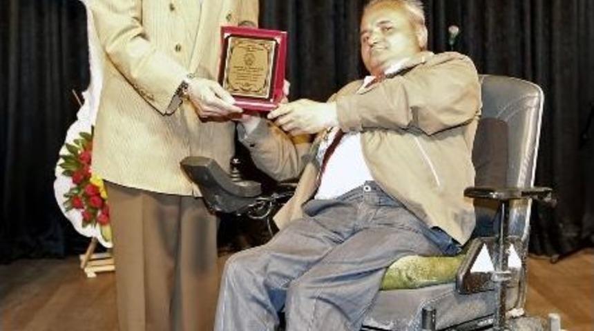 Başkan Tuna&rsquo;ya Engellilerden Plaket