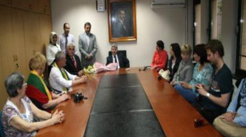 G&uuml;lsar: D&uuml;nya Barışı I&ccedil;in Eğitimcilere B&uuml;y&uuml;k G&ouml;rev D&uuml;ş&uuml;yor