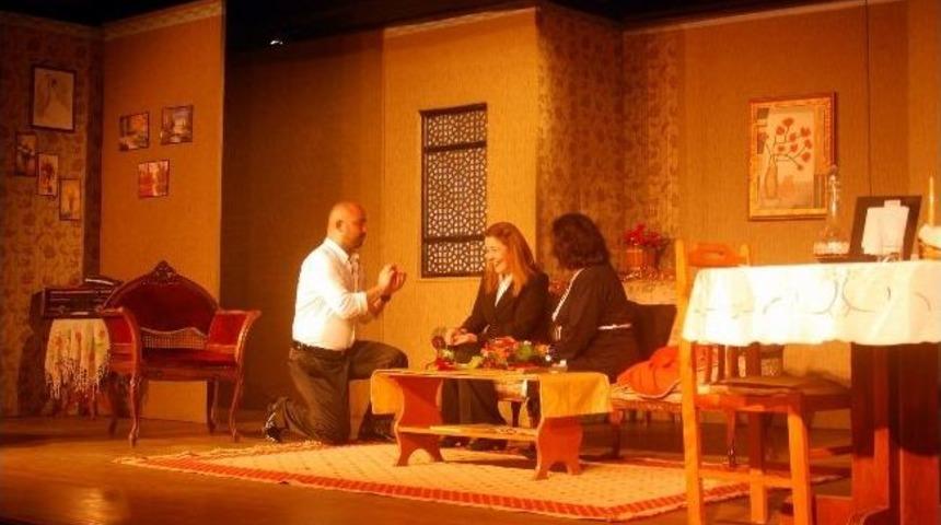 Festivalde Tiyatro&rsquo;da 25. Yılını Dolduranlara &Ouml;d&uuml;lleri Verildi