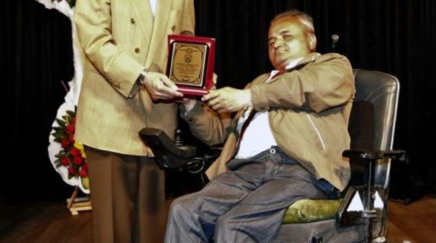 Başkan Tuna&rsquo;ya Engellilerden Plaket