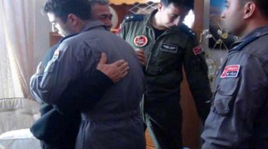 Şehit Pilot &Uuml;steğmen G&uuml;m&uuml;şsoy'un Baba Ocağında H&uuml;z&uuml;nl&uuml; Bekleyiş