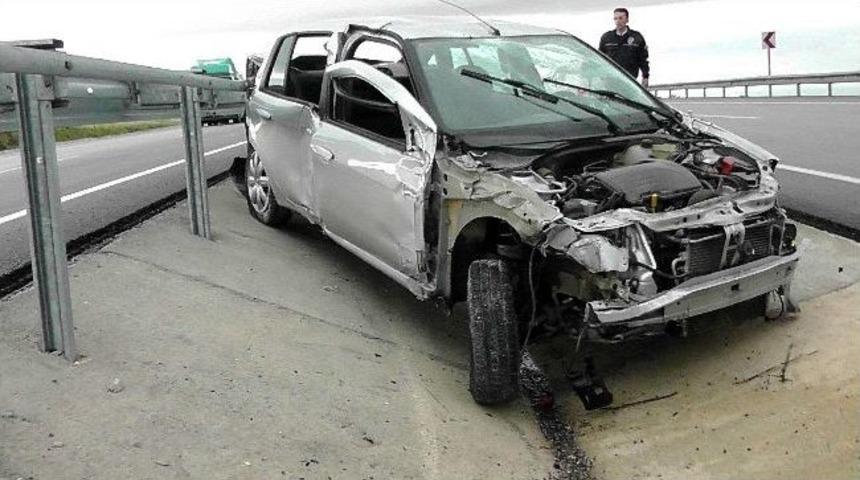 Kulu’da Otomobil Bariyerlere Çarptı: 1 Yaralı